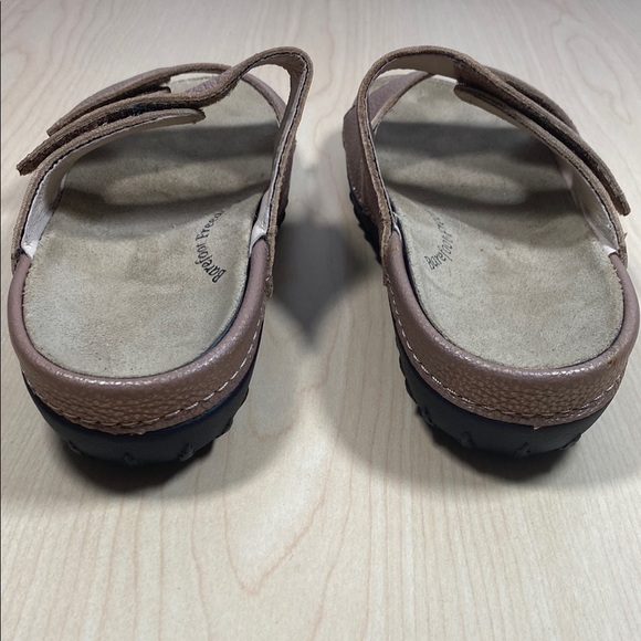 Barefoot Freedom Pink and Gold Sandals with Adjustable Straps - Picture 5 of 11